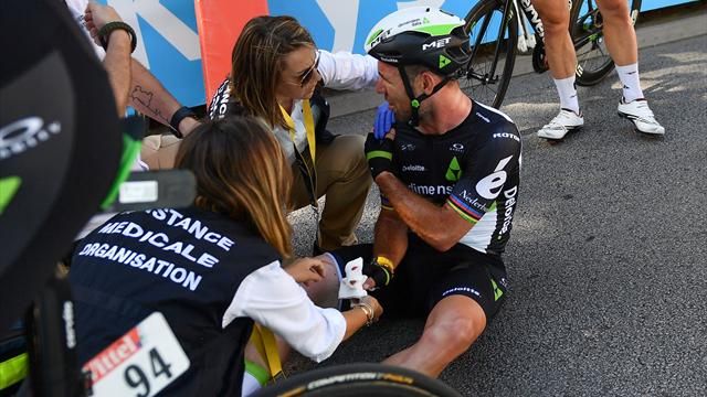 Одного из лидеров Тур де Франс дисквалифицировали за опасный финиш