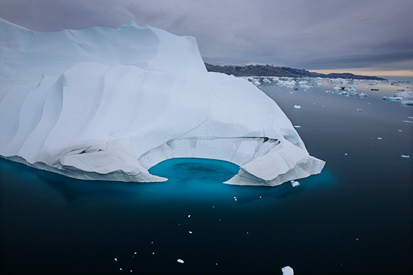 Спутники зафиксировали рождение айсберга огромных размеров