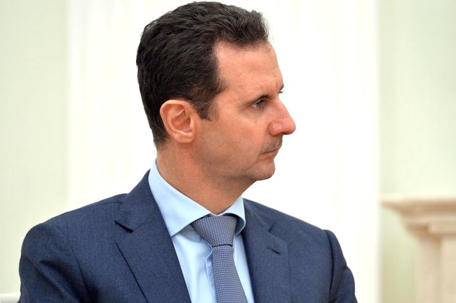 Макрон объявил об отказе Франции от требований об уходе Асада в Сирии