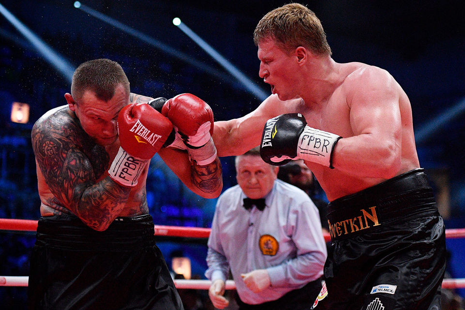 Боксёр Поветкин победил Руденко в бою за интернациональные титулы WBO и WBA