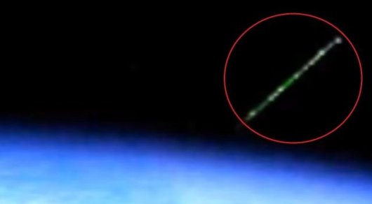 В объективы камер МКС попало таинственное НЛО треугольной формы