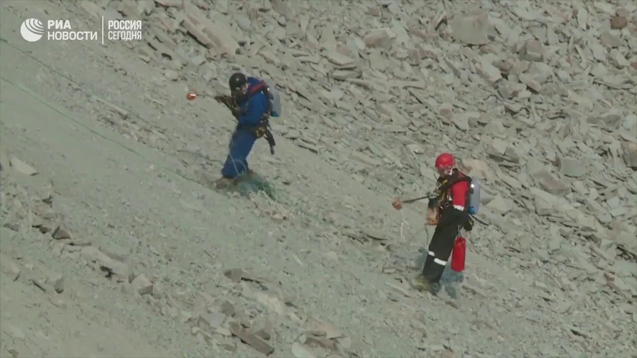 Альпинисты спасают горняков на шахте «Мир»