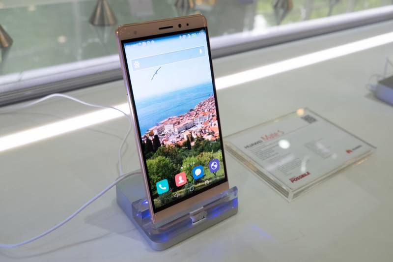 В глобальной web-сети появились рендеры телефона Huawei Mate 10