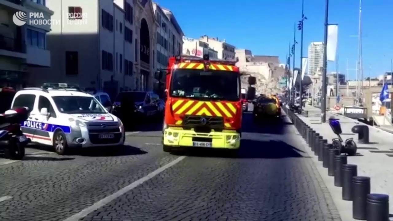 Наезд автомобиля на остановки в Марселе