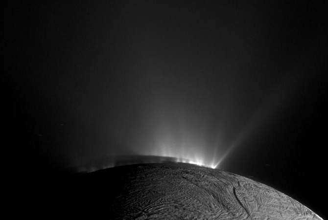 NASA сфотографировали в первый раз солнечное затмение на Сатурне