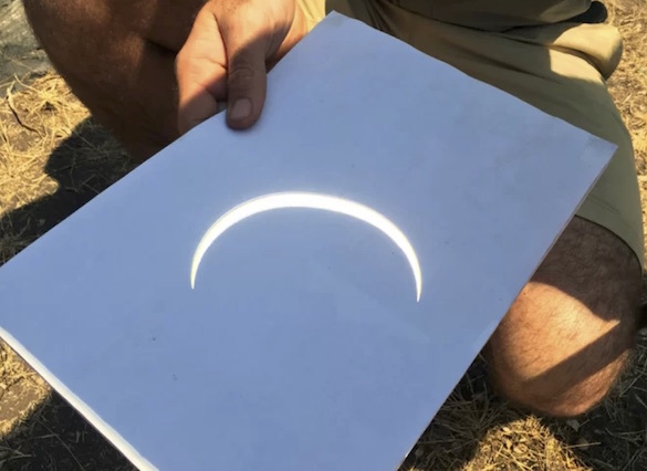Жители Америки поделились фото и видео «великого» солнечного затмения