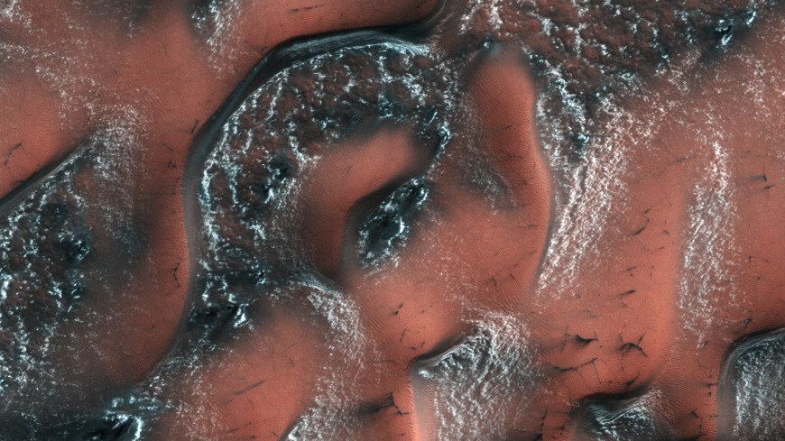 NASA показало дюны сухого льда на Марсе