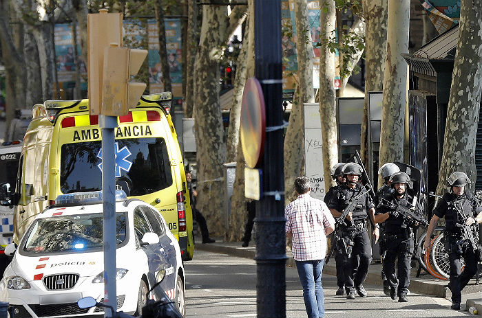 Испанская милиция продолжает поиски одного из подозреваемых в теракте в Барселоне