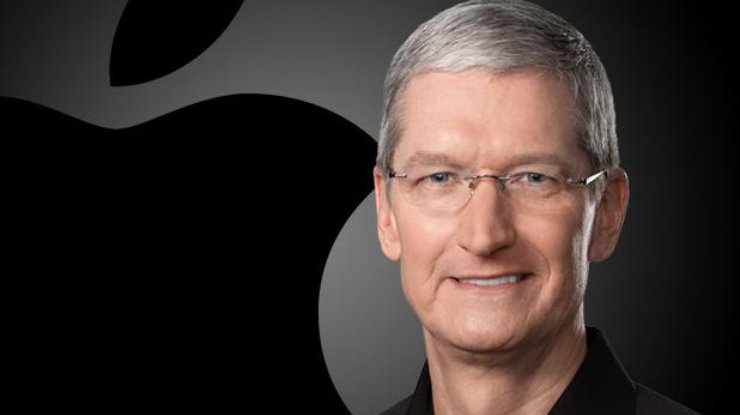 Интернет встревожен: руководитель Apple носит в кармане iPhone 8