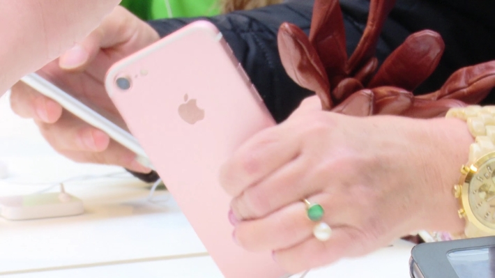 Программа Trade-in дает возможность Apple в РФ торговать сотни iPhone в сутки