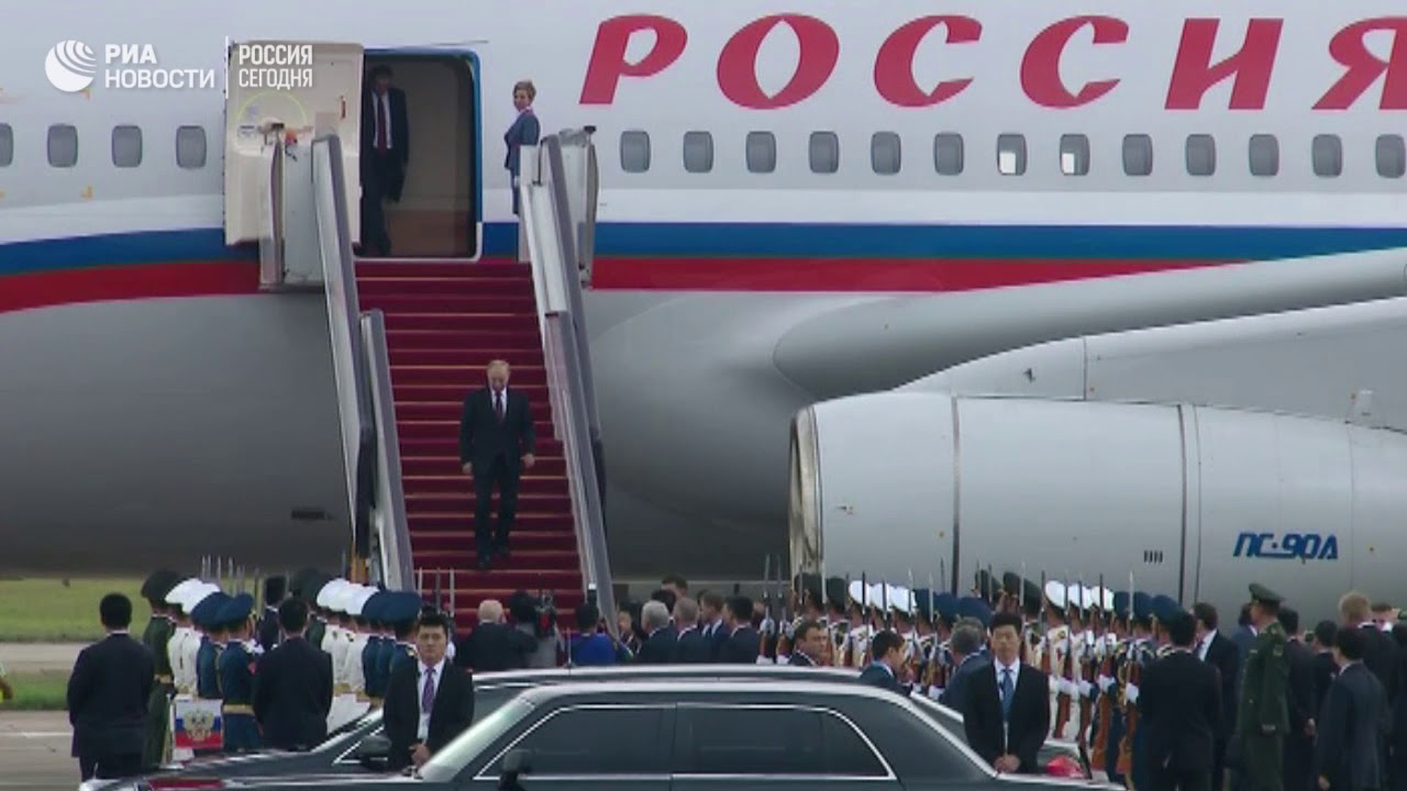 Путин прибыл в Китай на саммит БРИКС