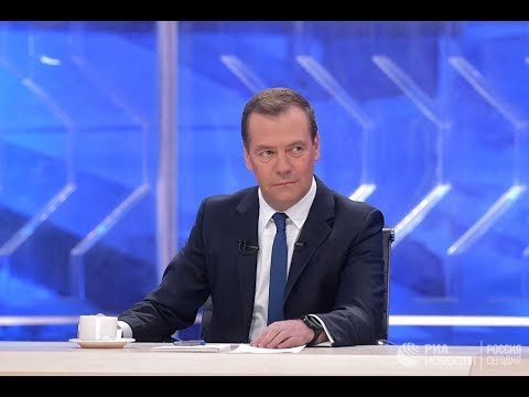 Медведев о выплатах пособия по рождению ребенка