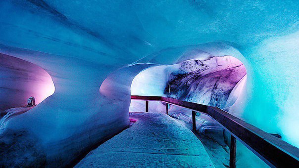 «Ледяную пещеру» в парке «Зарядье» откроют до конца года