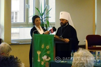 Митрополит Иларион пояснил популярность айфонов тем, что их создатели вдохновились опытом церкви