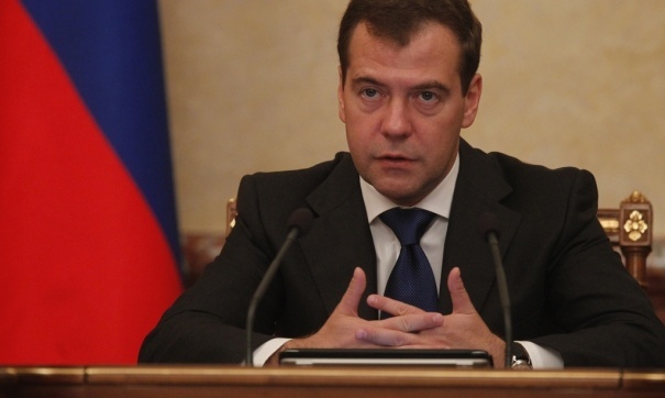 Медведев назвал бедность кричащей проблемой русской экономики