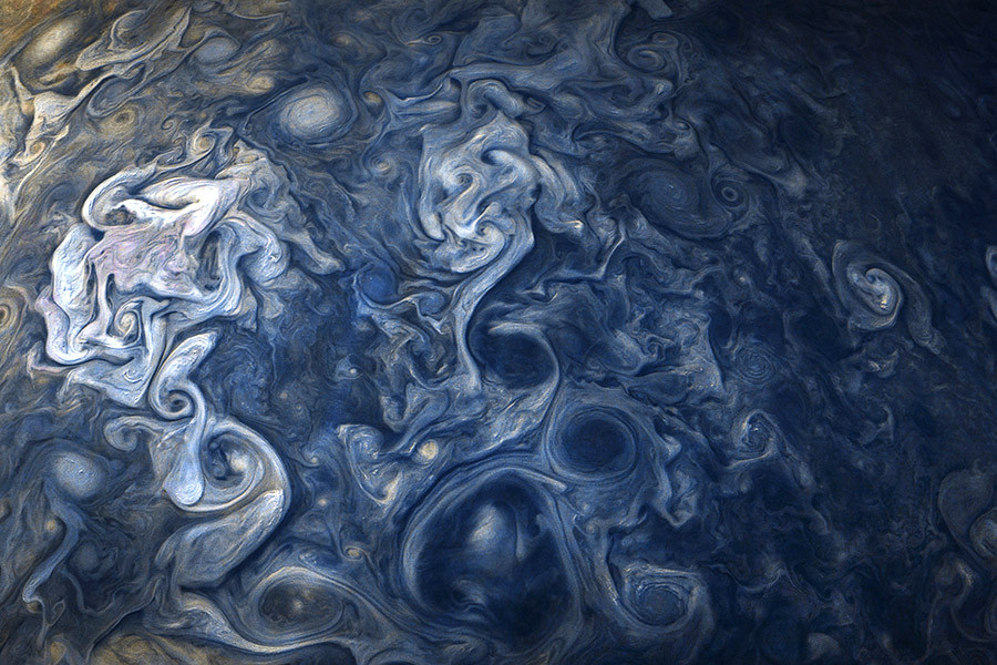 Практически Ван Гог: NASA показало изумительные облака на Юпитере
