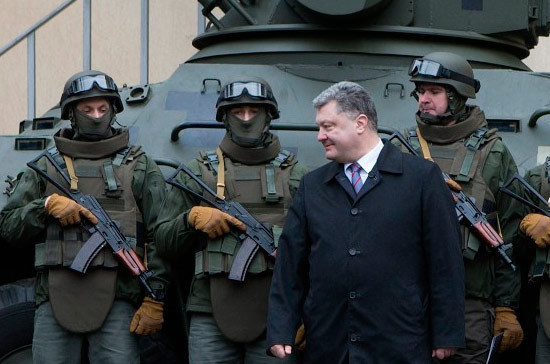 Порошенко объявил об усилении военной группировки в Донбассе