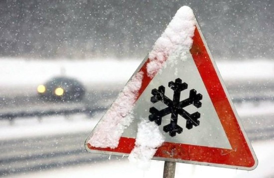 На Ставрополье из-за снегопада ограничено движение фургонов