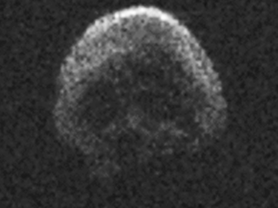 К Земле приближается астероид в форме черепа