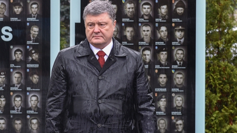 Запутался в показаниях: Порошенко назвал потери Украины в Донбассе