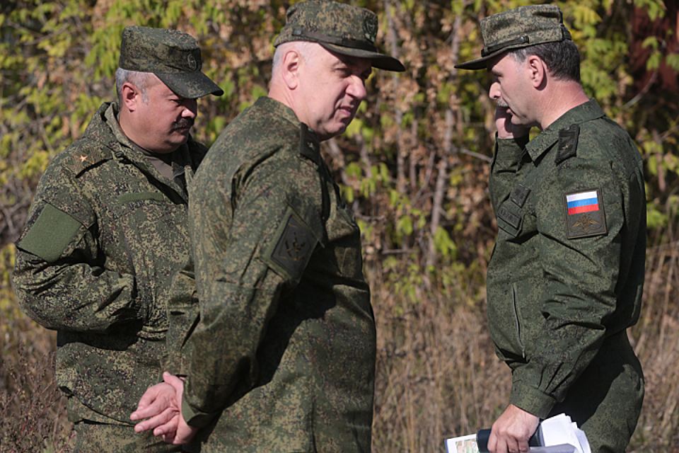 Басурин поблагодарил русских офицеров в СЦКК за работу