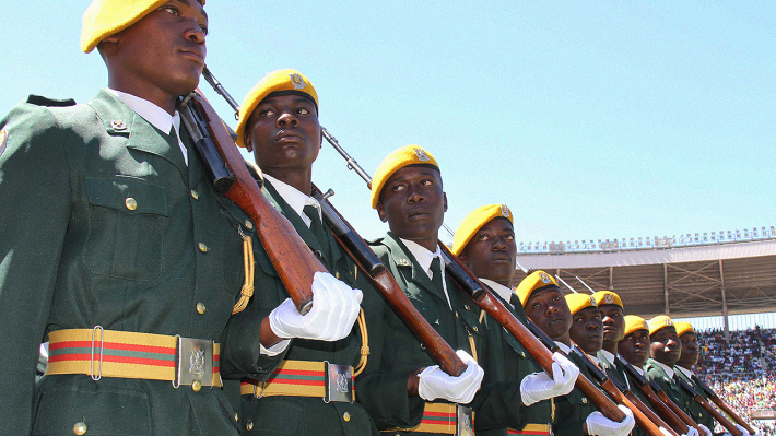 Президент Зимбабве назначил военных на главные посты в руководстве