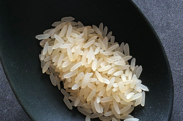Рис из пластика реализуют в гипермаркетах в виде обычного продукта