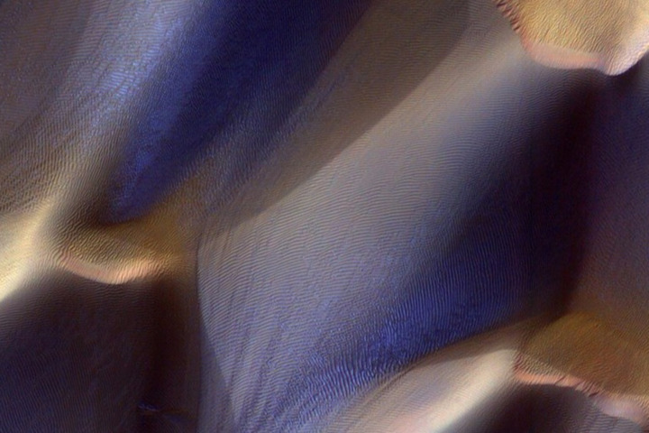 NASA обнародовала новые фотографии зимнего Марса