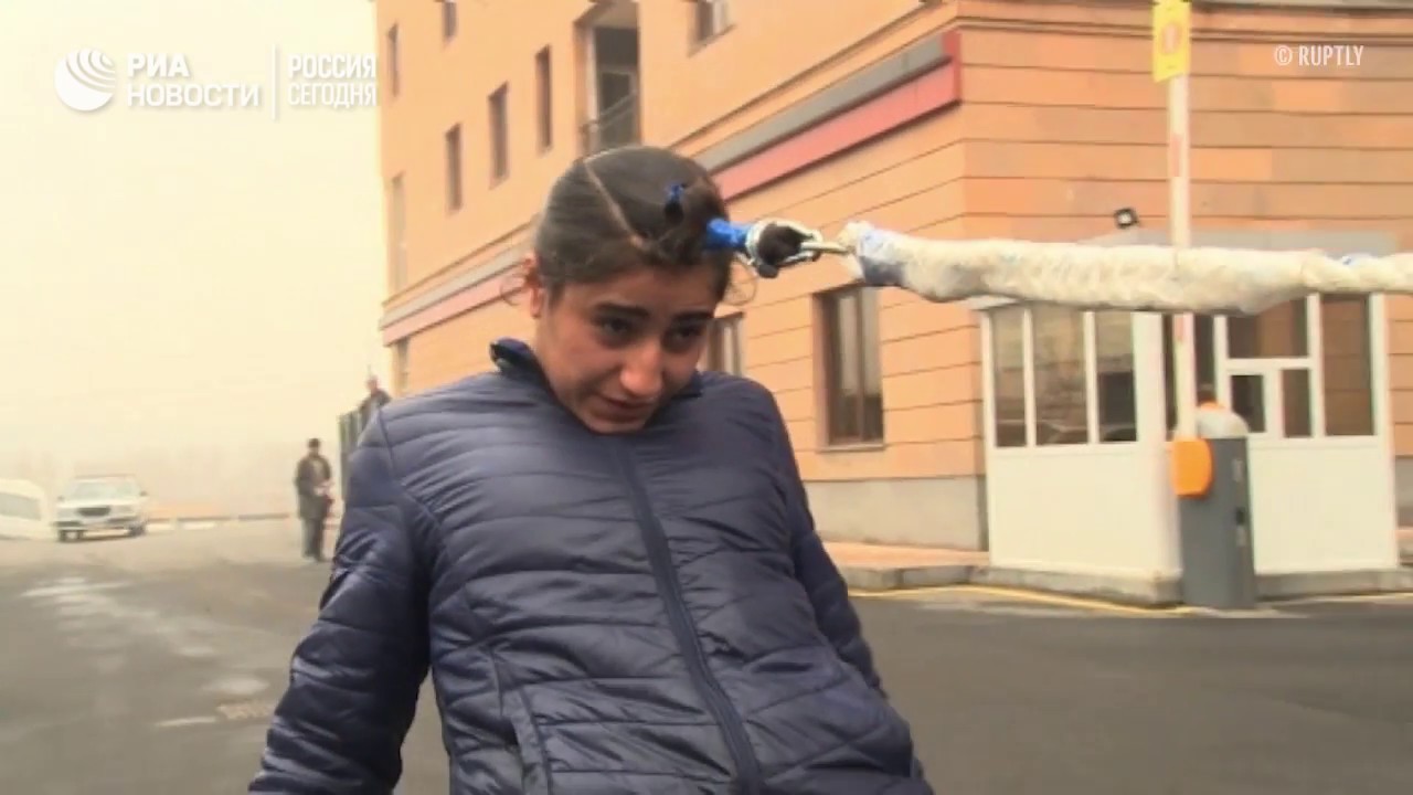 Спортсменка из Армении Карине Саргсян отбуксировала прикрепленный к ее волосам легковой автомобиль