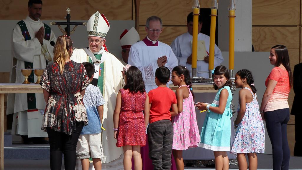 Папа римский встретился с пострадавшими от действий священников-педофилов