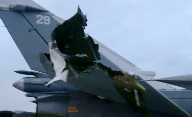 Появилось фото поврежденного русского самолета Су-24 с авиабазы Хмеймим