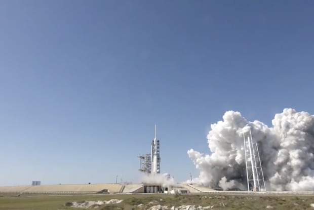 Илон Маск объявил дату запуска ракеты-носителя Falcon Heavy