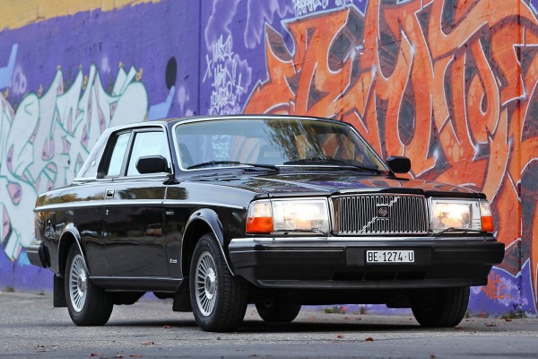 Автомобиль Дэвида Боуи продали за 12 млн руб.