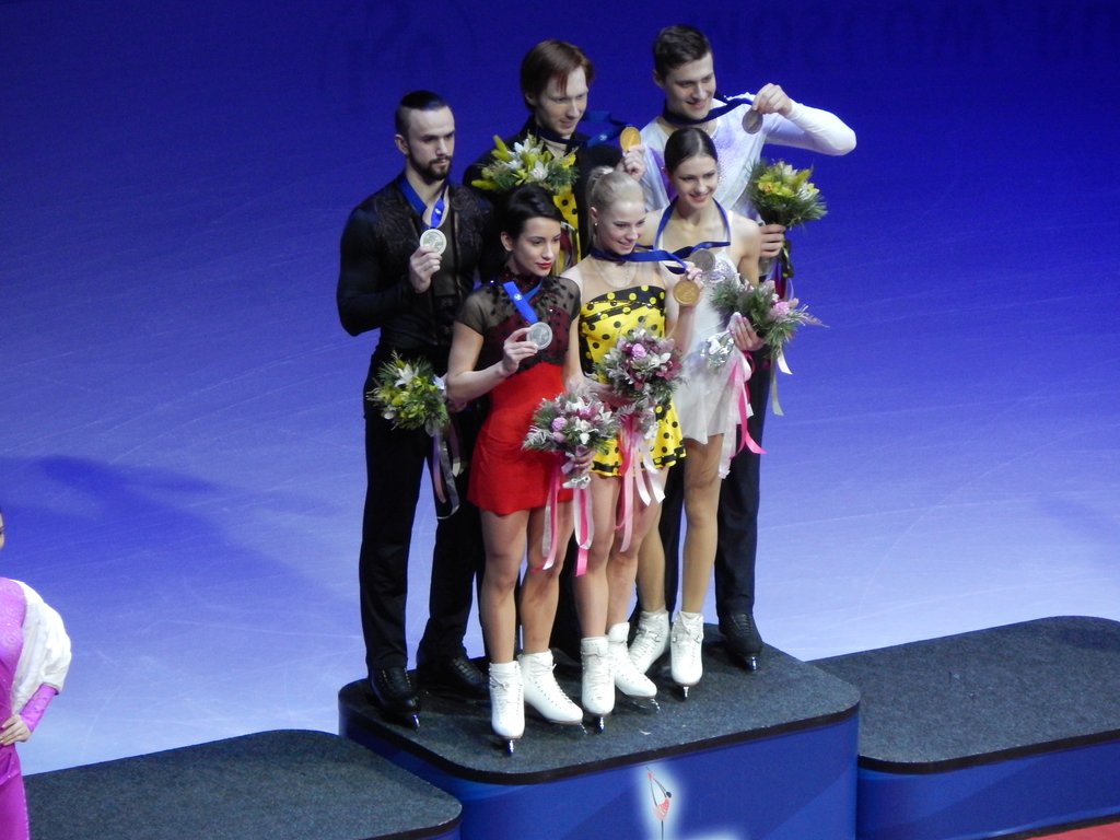 Русские пары заняли весь пьедестал на чемпионате Европы по фигурному катанию