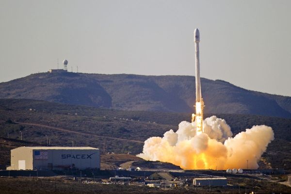 SpaceX вывела на орбиту секретный спутник