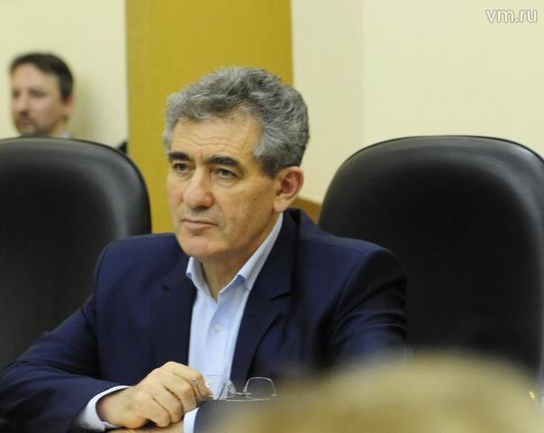 Мнение о особых уроках патриотизма в школах высказал Исаак Калина