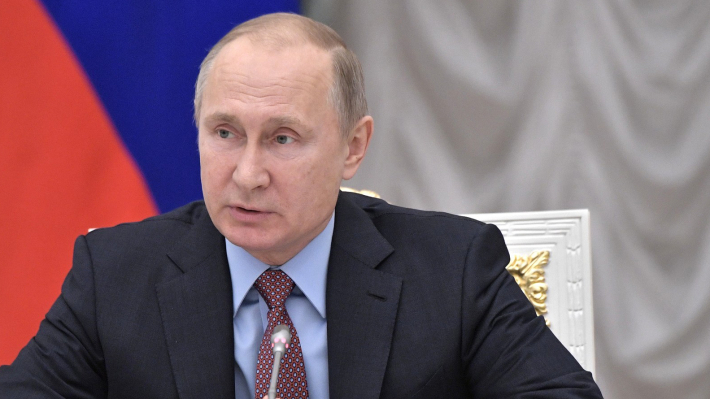 Путин подписал закон о выплатах за рождение первенца