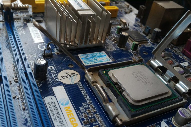 В процессорах Intel и AMD были найдены критические уязвимости