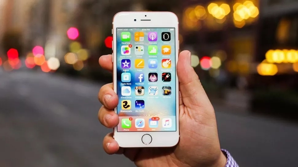 Apple извинилась за то, что замедляла мобильные телефоны старых моделей