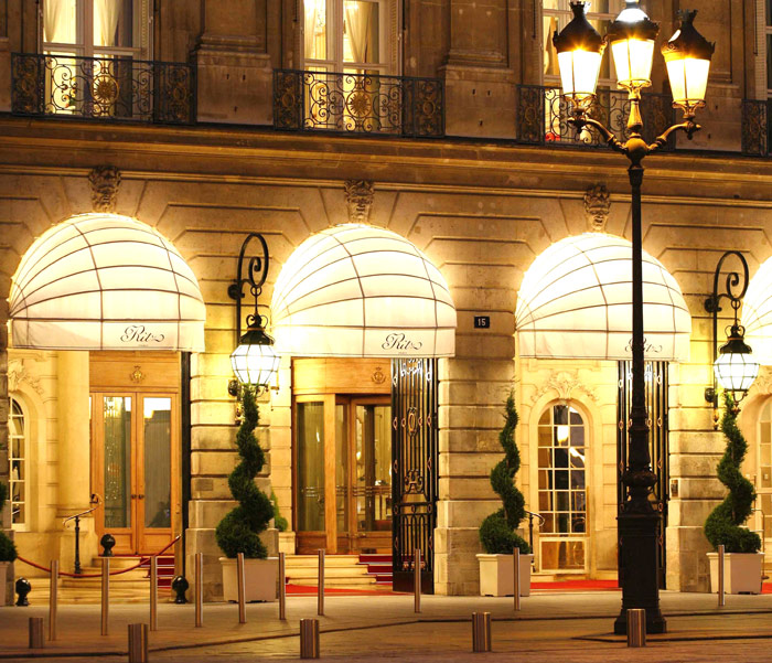 Магазин в отеле Ritz в столице франции ограбили 5 вооруженных топорами мужчин