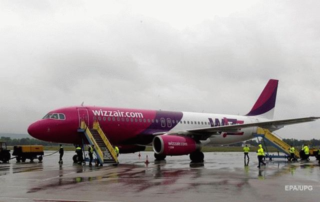 Самолет экстренно сел в аэропорту Софии из-за удара молнии