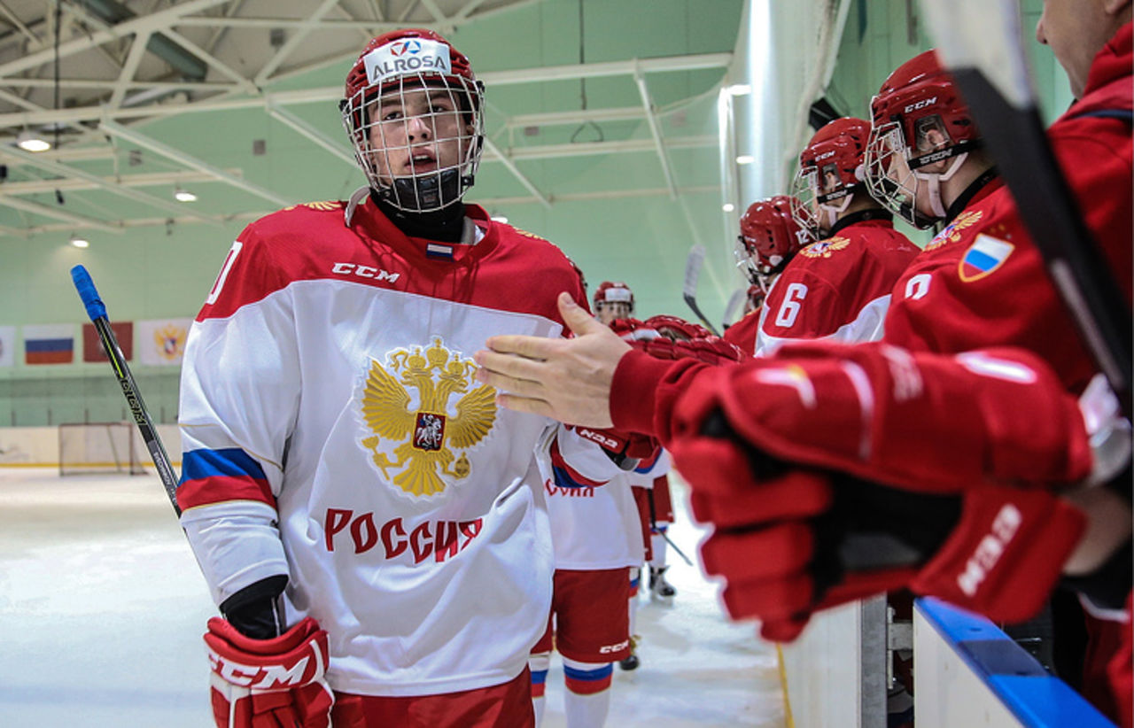 Русские хоккеисты разгромили сборную Швейцарии на молодежном ЧМ