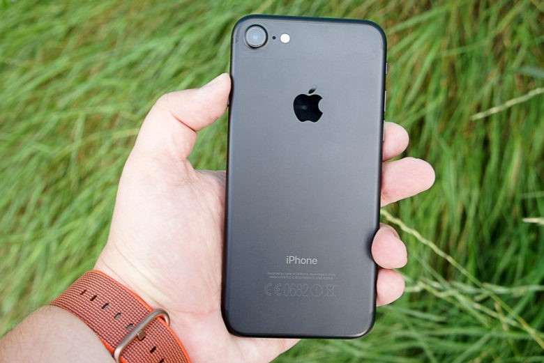 Apple будет бесплатно чинить iPhone 7