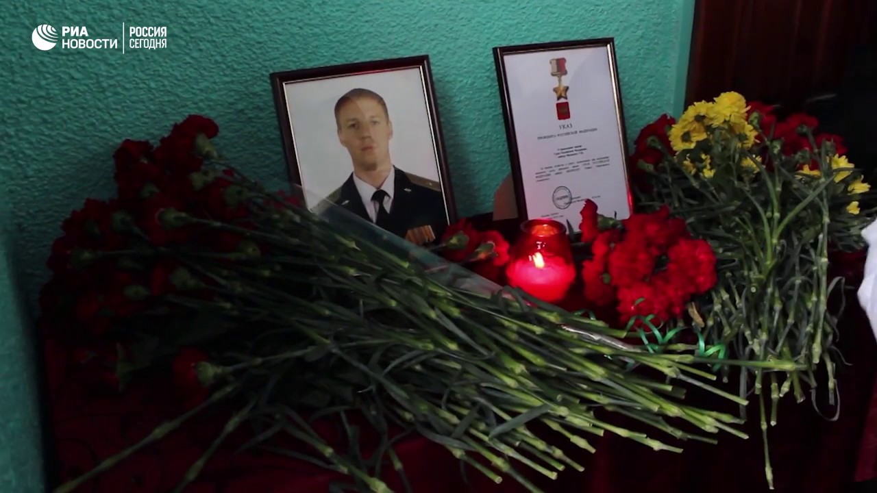 Мемориальную доску в честь летчика Филипова открыли в его родной школе