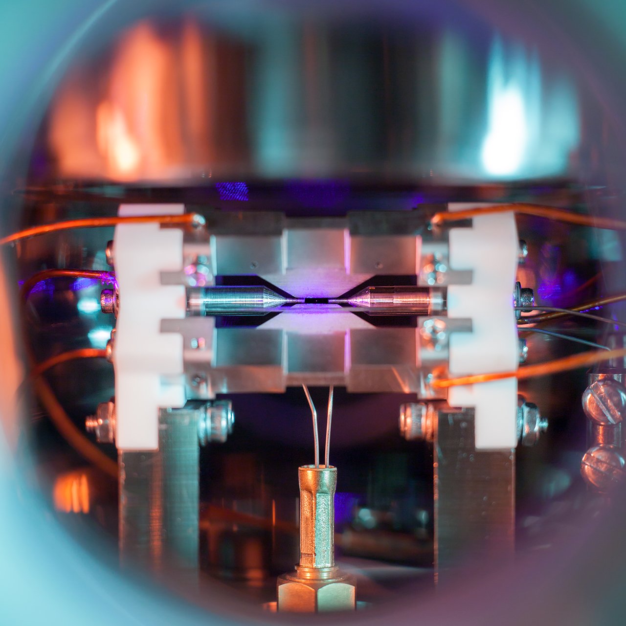 Британский физик снял на обыденную камеру отдельный атом