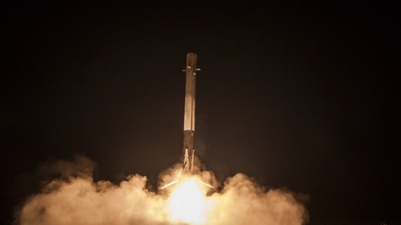 SpaceX осуществила запуск ракеты Falcon 9 со спутником связи