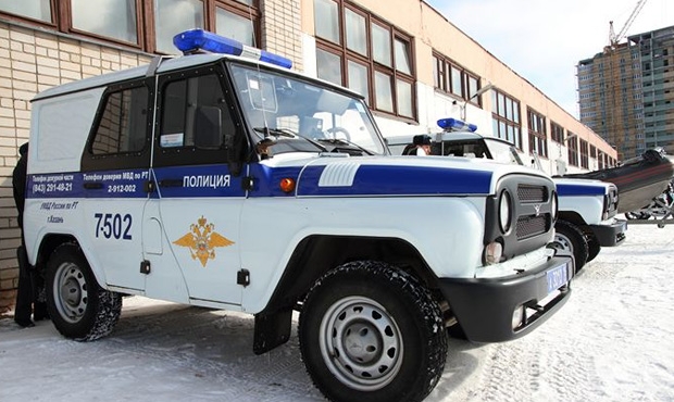 В Казани трое детей находились в квартире, куда рвался вооруженный уголовник