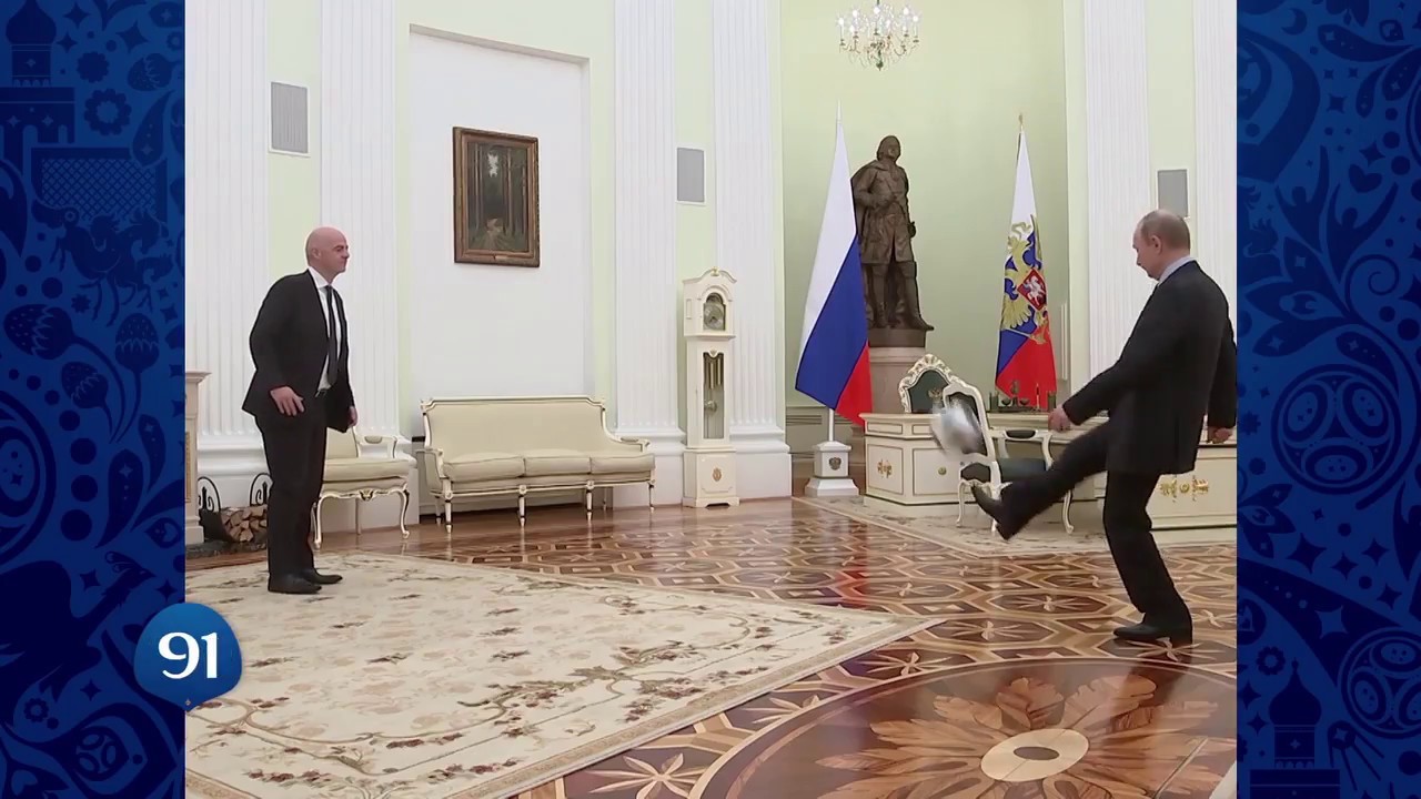 Владимир Путин и глава ФИФА Джанни Инфантино сыграли в футбол в Кремле