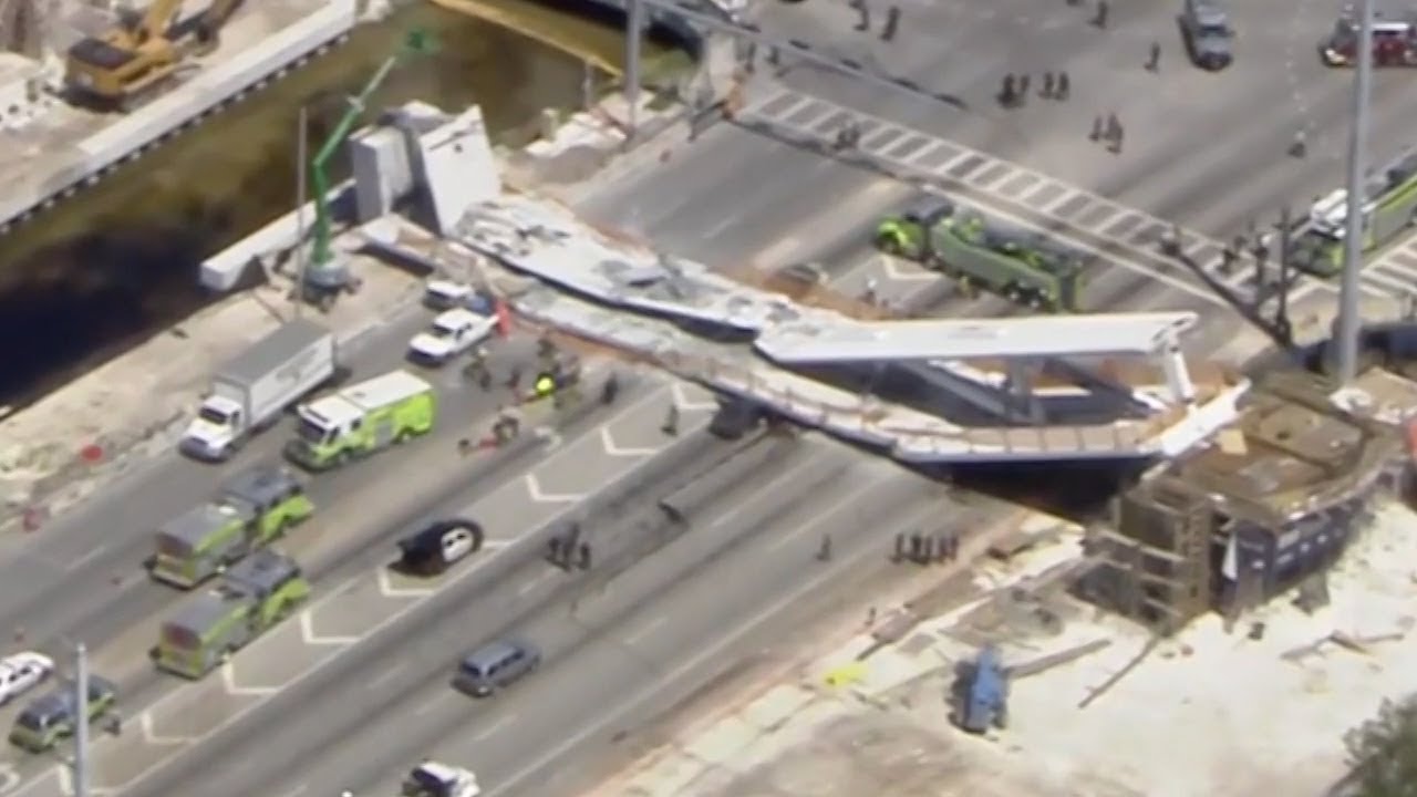 Пешеходный мост обрушился в Майами. Погибли 6 человек.