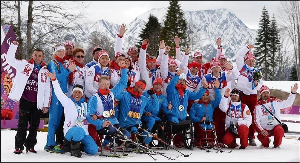 Русских паралимпийцев встретили гимном в Шереметьево